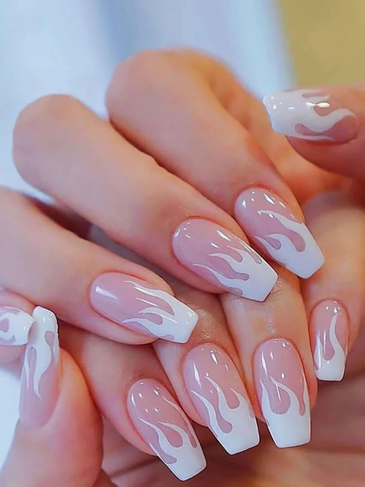 19 Fabulous Short Coffin Nail Designs - How to Determine Different Acrylic Nail Shapes 4 Finished core geometric crochet motif, showing the tapered shape, ready for further embellishment into one of the 19 Fabulous Short Coffin Nail Designs.